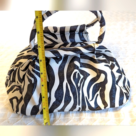 Zebra hand bag - Picture 2 of 9
